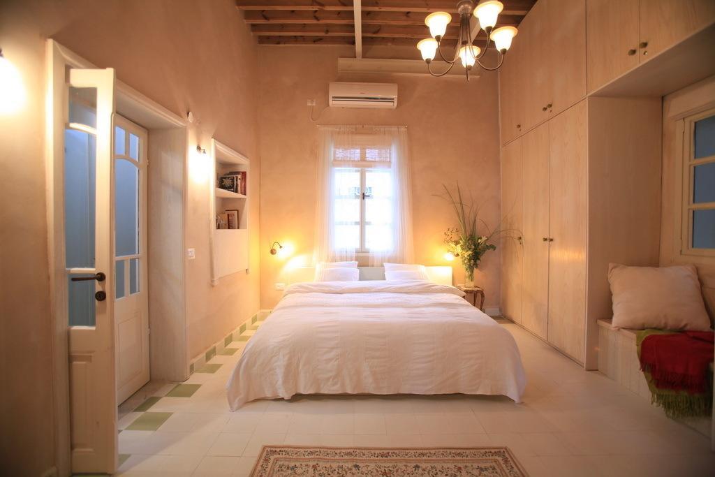Four Hearts - Acre'S Sea Side Suite Номер фото