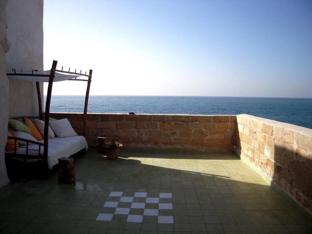 Four Hearts - Acre'S Sea Side Suite Экстерьер фото